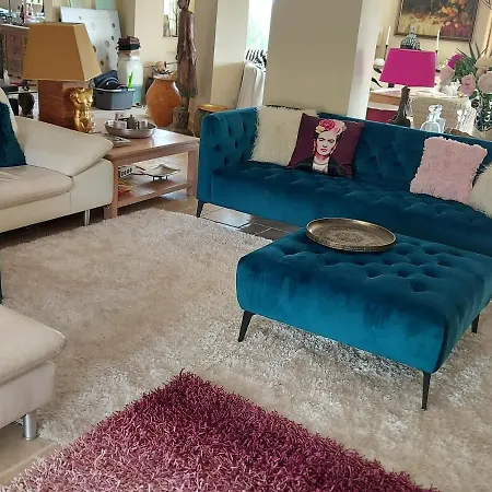 Traumhaftes Poolapartment In Einer Parkvilla *