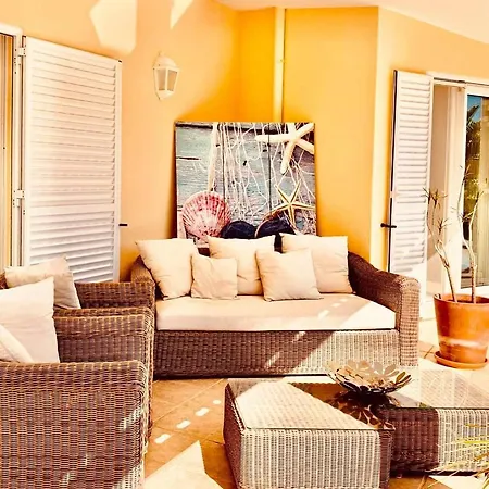 Apartament Traumhaftes Poolapartment In Einer Parkvilla