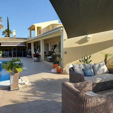 Appartamento Traumhaftes Poolapartment In Einer Parkvilla
